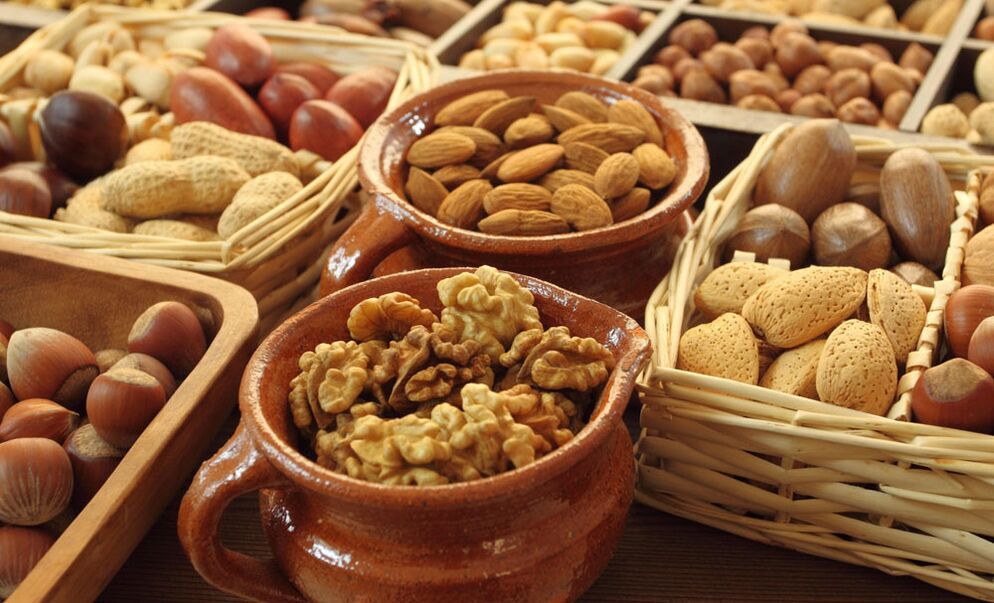 Nuts in the diet of men promote potency